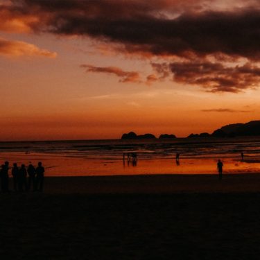 Pantai Pulau Merah Banyuwangi