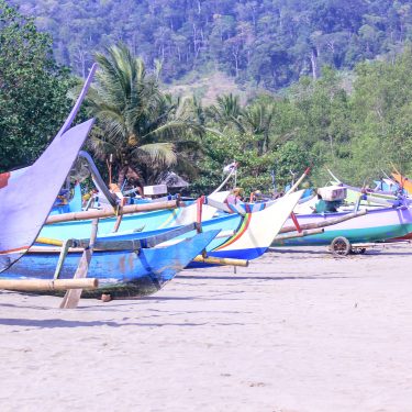 5 Pantai Yang Ada Di Banyuwangi Yang Wajib Anda Kunjungi