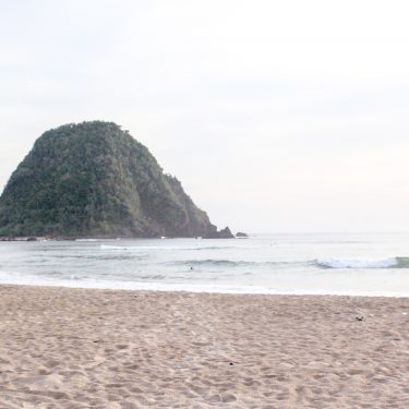 Paket Wisata Banyuwangi Pulau Merah