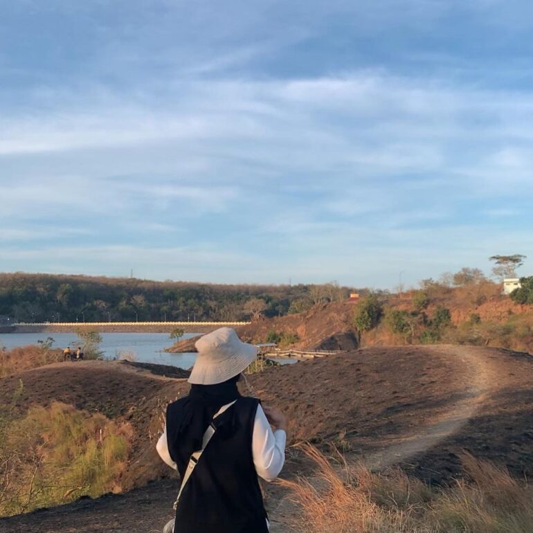 Menyusuri kawasan Waduk Bajulmati