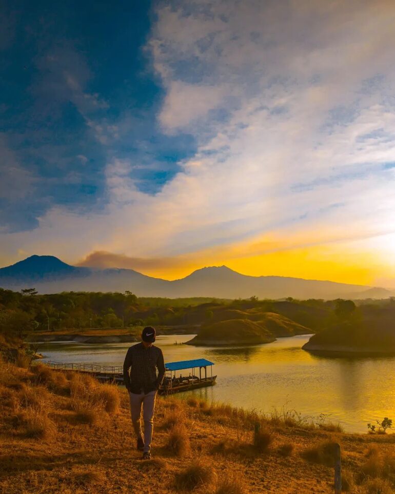 Fotografi alam di kawasan waduk