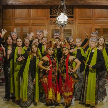 Suku Osing Dan Budaya Banyuwangi: Jejak Blambangan Di Ujung Timur Jawa